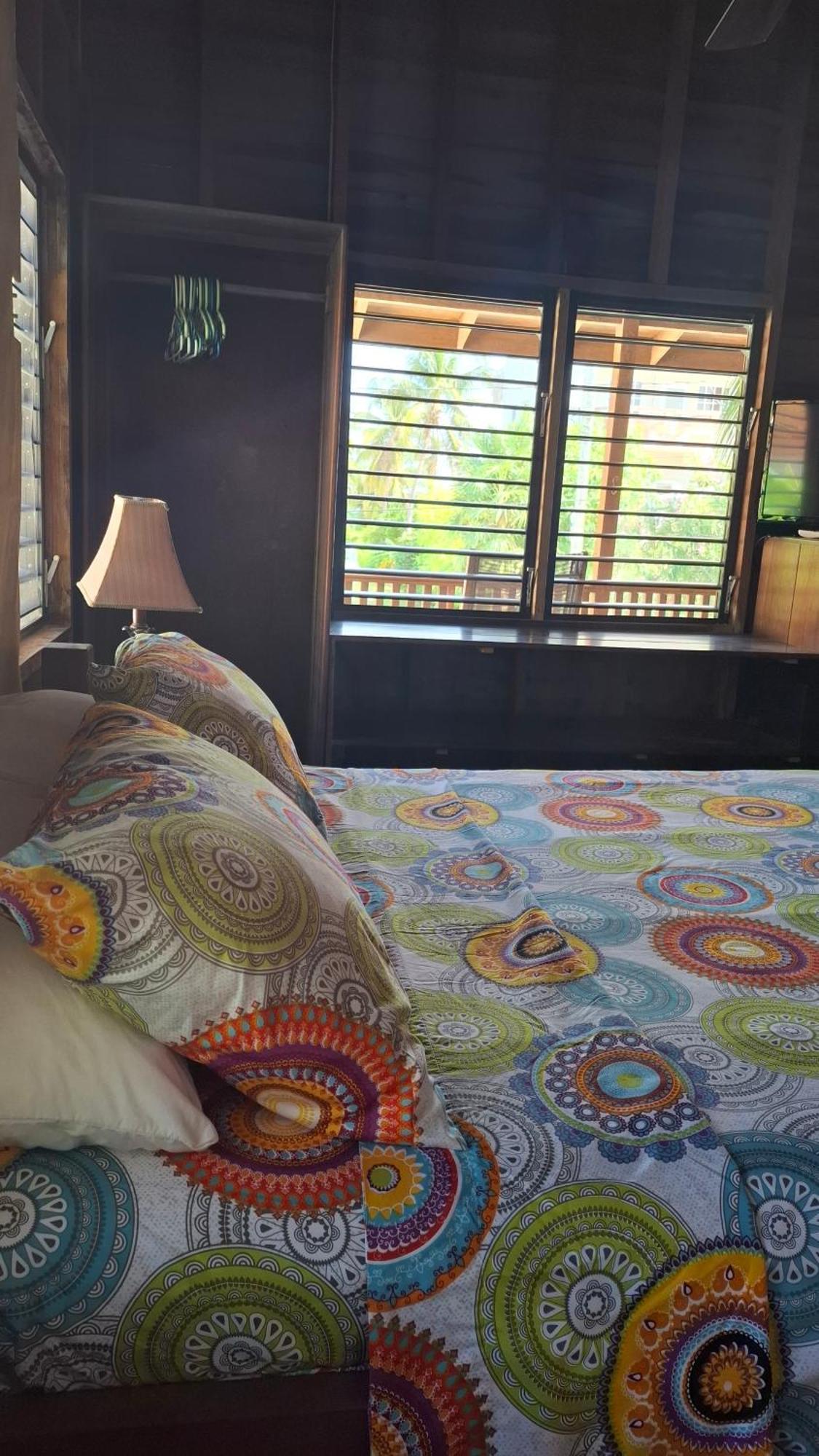 Amanda'S Place Casa Amancer - Sea View, Pool And Tropical Garden Caye Caulker Eksteriør billede