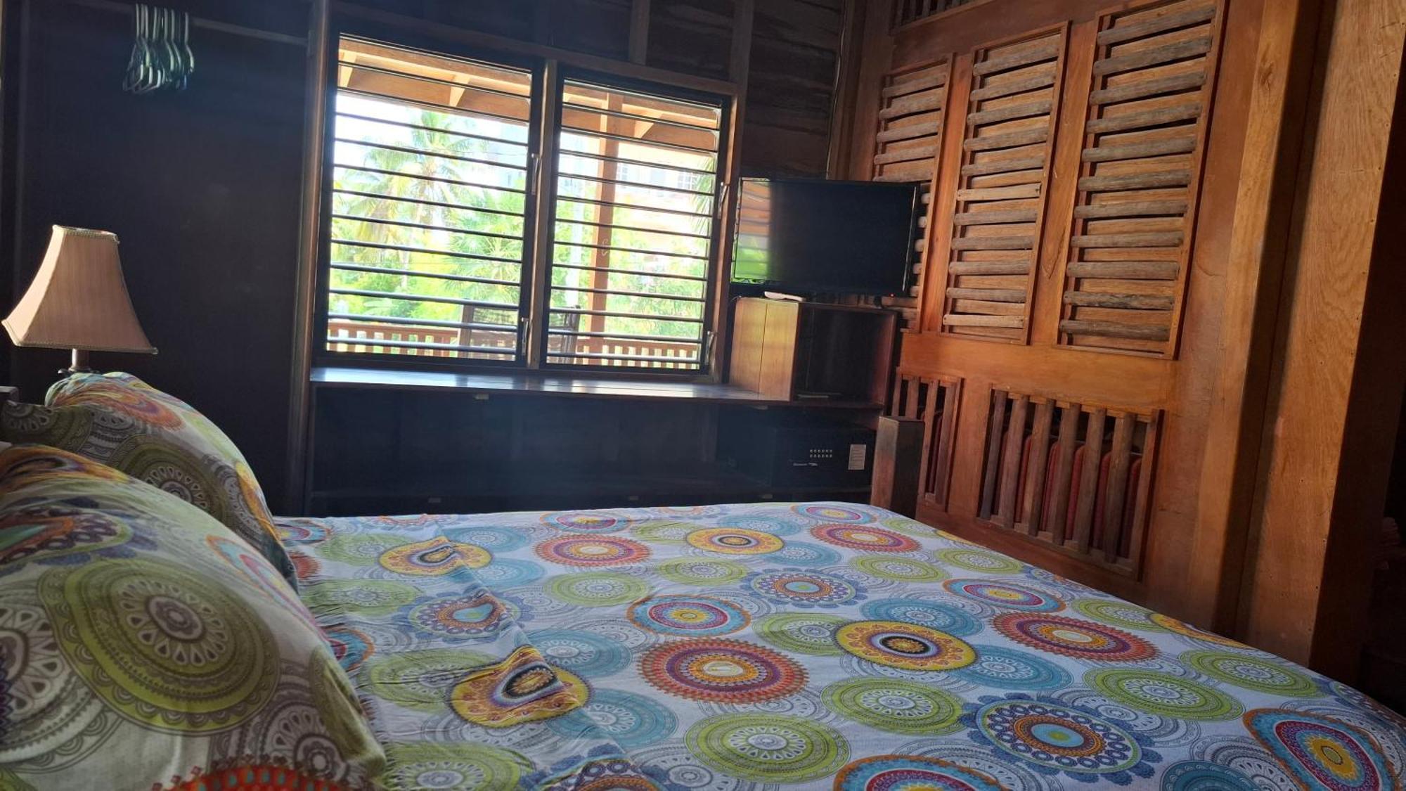 Amanda'S Place Casa Amancer - Sea View, Pool And Tropical Garden Caye Caulker Eksteriør billede